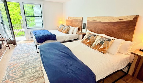 Habitación de lujo, 2 camas de matrimonio, balcón (Riverside Suite 305)