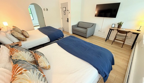 Habitación Signature, 2 camas de matrimonio (Riverside Suite 201,)