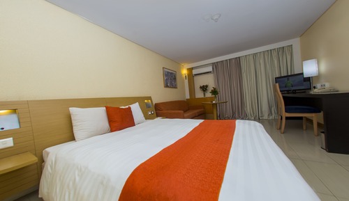 Habitación Deluxe, 1 cama de matrimonio grande, vistas a la ciudad