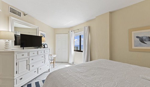 Apartamento clásico, 2 habitaciones, balcón, vistas parciales al mar