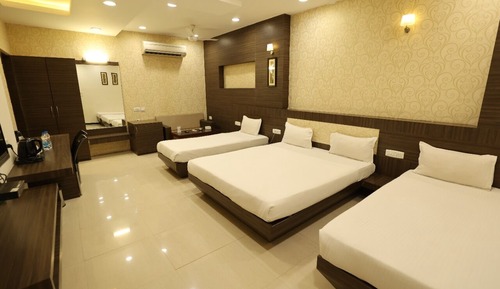Habitación familiar, 1 cama de matrimonio grande, fumadores, vistas a la ciudad