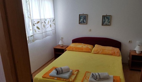 Apartamento (One Bedroom Apartment with Balcony an)