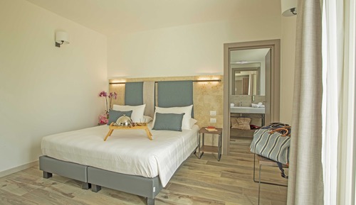 Habitación superior con 1 cama doble o 2 individuales
