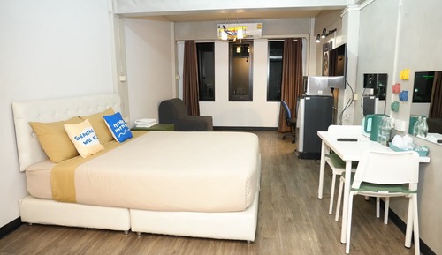 Estudio superior, 1 cama de matrimonio grande, vistas a la ciudad