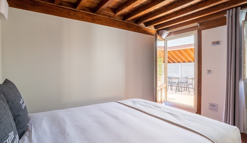 One-bedroom Apartment with Rooftop Terrace
