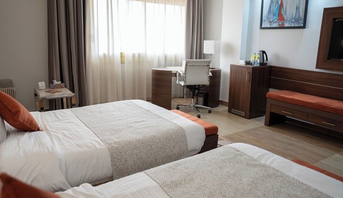Habitación superior con 1 cama doble o 2 individuales