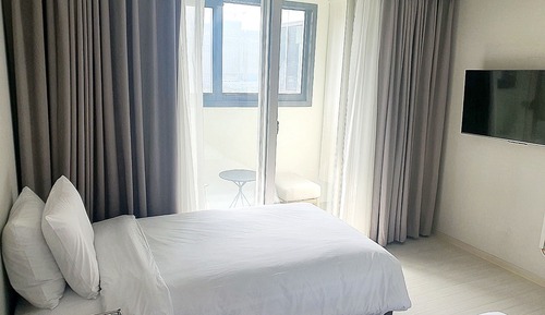 Habitación básica con 2 camas individuales
