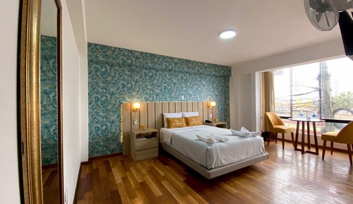 Habitación doble superior, 1 cama de matrimonio, vistas parciales al mar