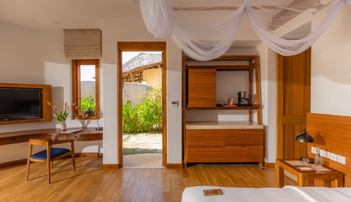 Beach Front 1-Bedroom Pool Villa with King Bed