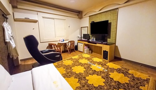 Room (Executive room (magic chair + couple )