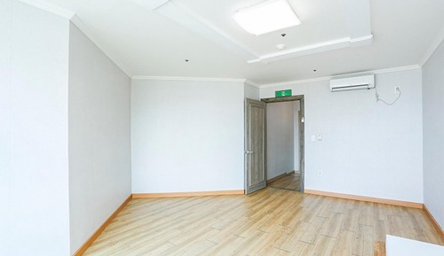 Room (Emerald-Room 211 (No Cooking))