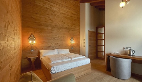 Habitación Deluxe doble, 1 cama de matrimonio con sofá cama, balcón, vistas al valle