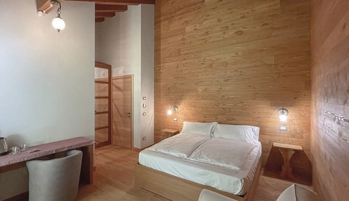 Habitación estándar doble, 1 cama de matrimonio con sofá cama, balcón, vistas a la montaña