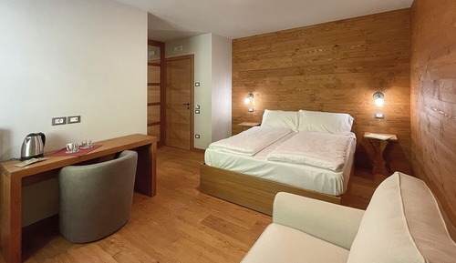 Habitación estándar doble, 1 cama de matrimonio con sofá cama