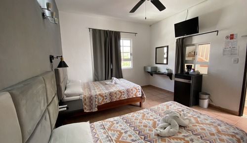 Habitación triple estándar (with Fan and AC)