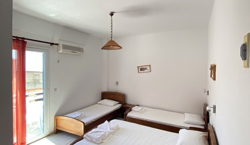 Habitación cuádruple, balcón, vistas parciales al mar