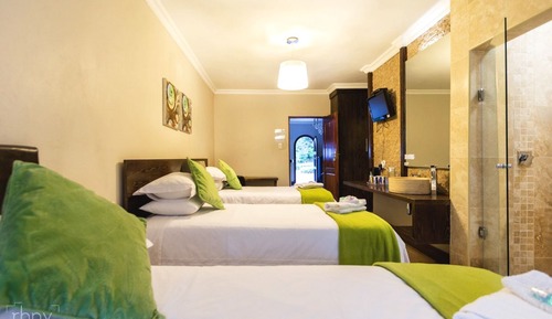 Luxury Triple single bed Room