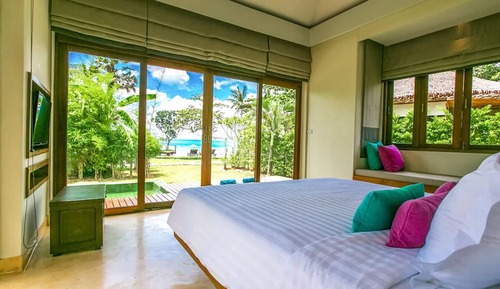 Villa, piscina privada, vistas parciales al mar