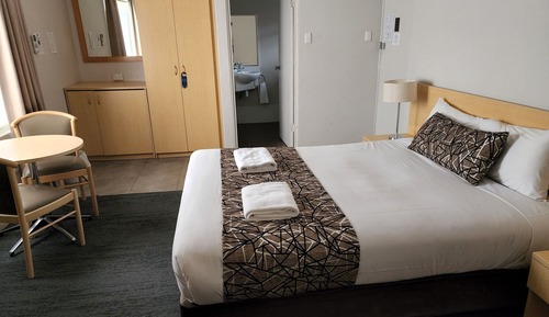 Habitación básica con 2 camas individuales