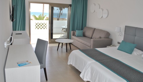 Habitación Estándar, Vista Parcial al Mar (3 Adultos)