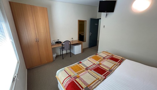 Habitación superior con 1 cama doble o 2 individuales
