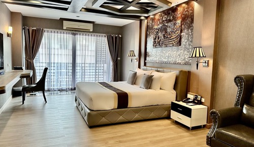 Deluxe Suite