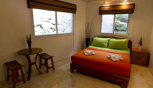 Villa familiar, 3 habitaciones, piscina privada, vistas parciales al mar