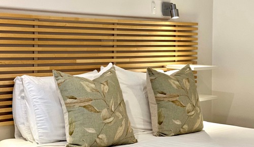 Habitación básica con 1 cama doble o 2 individuales, 1 habitación, vistas al patio