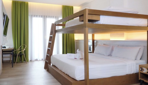 Habitación triple Deluxe, balcón