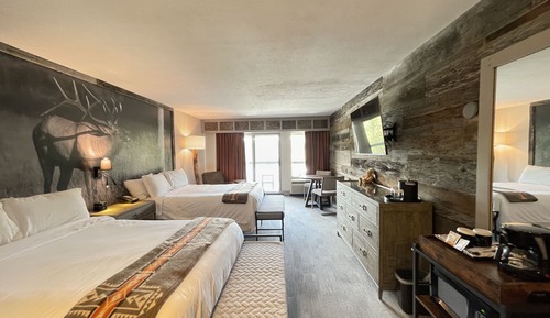 Habitación clásica, 2 camas de matrimonio, vistas a la colina