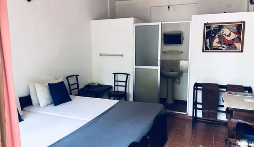 Habitación económica con 1 cama doble o 2 individuales, 2 camas individuales, no fumadores