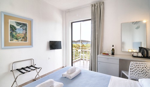 Habitación clásica, vistas parciales al mar