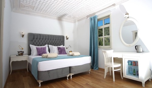 Junior Suite Room with Balcony 