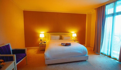 Suite ejecutiva, 1 habitación, balcón, vistas a la ciudad