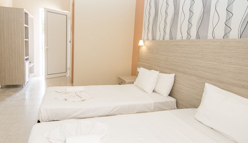 Habitación con 1 cama doble o 2 individuales, en edificio anexo