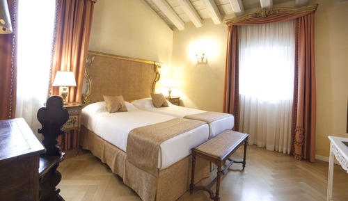 Habitación clásica con 1 cama doble o 2 individuales
