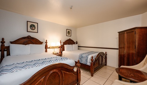 Habitación cuádruple estándar, baño privado (Standard Two Queen Room )