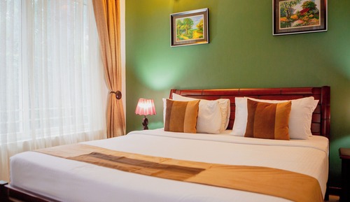 Suite exclusiva, 2 camas dobles, baño privado, vistas al jardín