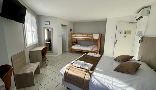Habitación cuádruple estándar