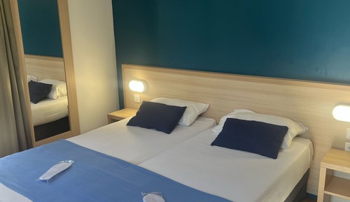 Habitación con 2 camas individuales