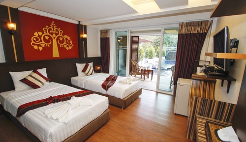 Habitación Deluxe, acceso a la piscina