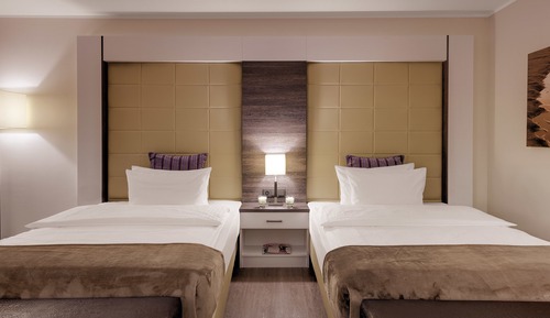 Suite junior, vistas parciales al mar