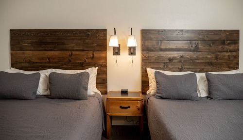 Habitación, 2 camas de matrimonio, frigorífico y microondas