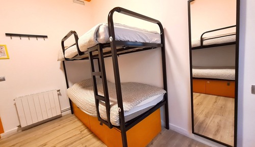 Shared Dormitory, Women only