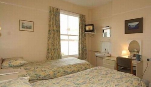 Habitación con 1 cama doble o 2 individuales, baño privado