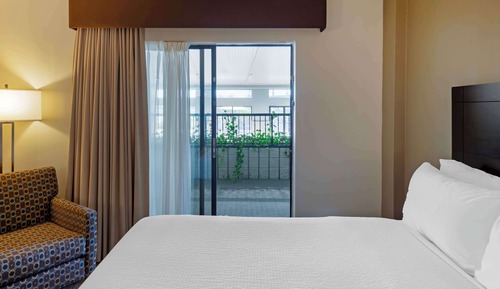 Habitación estándar, 2 camas de matrimonio, frigorífico y microondas, vistas a la piscina