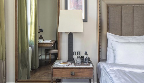 Habitación superior, 1 cama de matrimonio grande, vistas a la ciudad