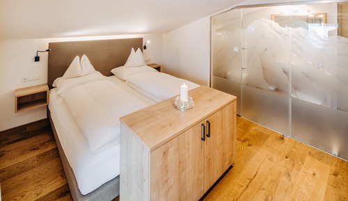 Superior Apartment, 2 Bedrooms, Sauna, Mountain View'