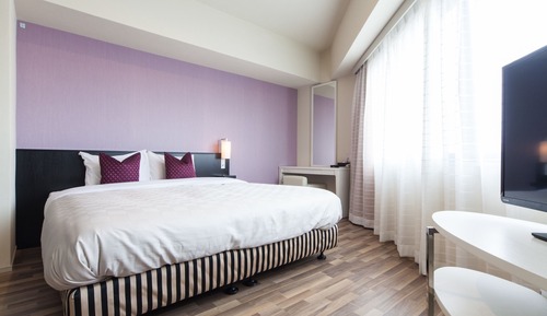 Habitación doble, no fumadores, en esquina (NO group booking/ more than 2 rooms)