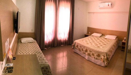Habitación estándar con 1 cama doble o 2 individuales